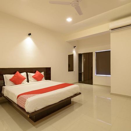 Oyo 22964 Kundan Lawns Hotel Shirdi Eksteriør billede