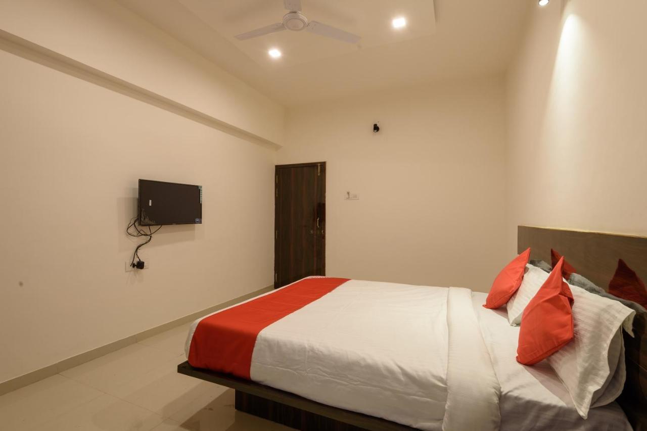 Oyo 22964 Kundan Lawns Hotel Shirdi Eksteriør billede