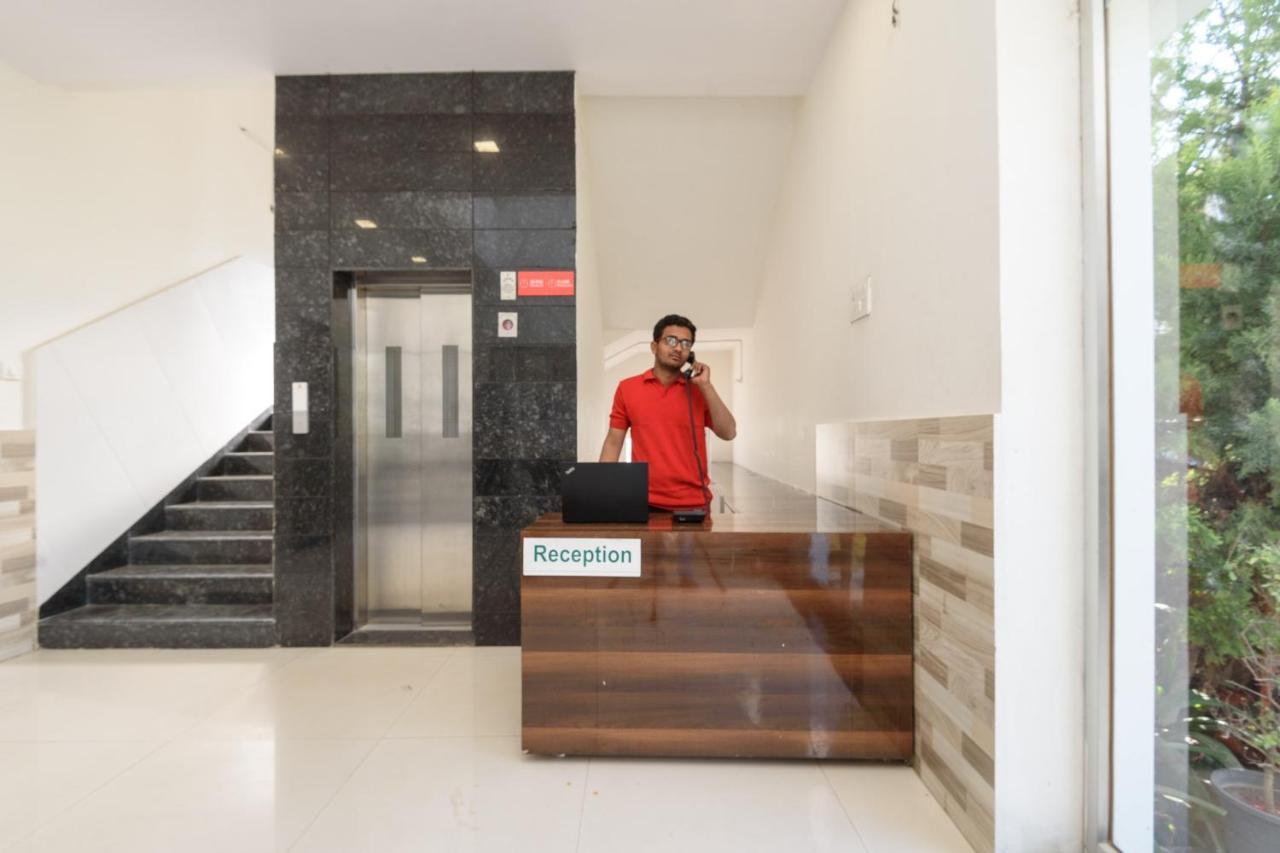 Oyo 22964 Kundan Lawns Hotel Shirdi Eksteriør billede