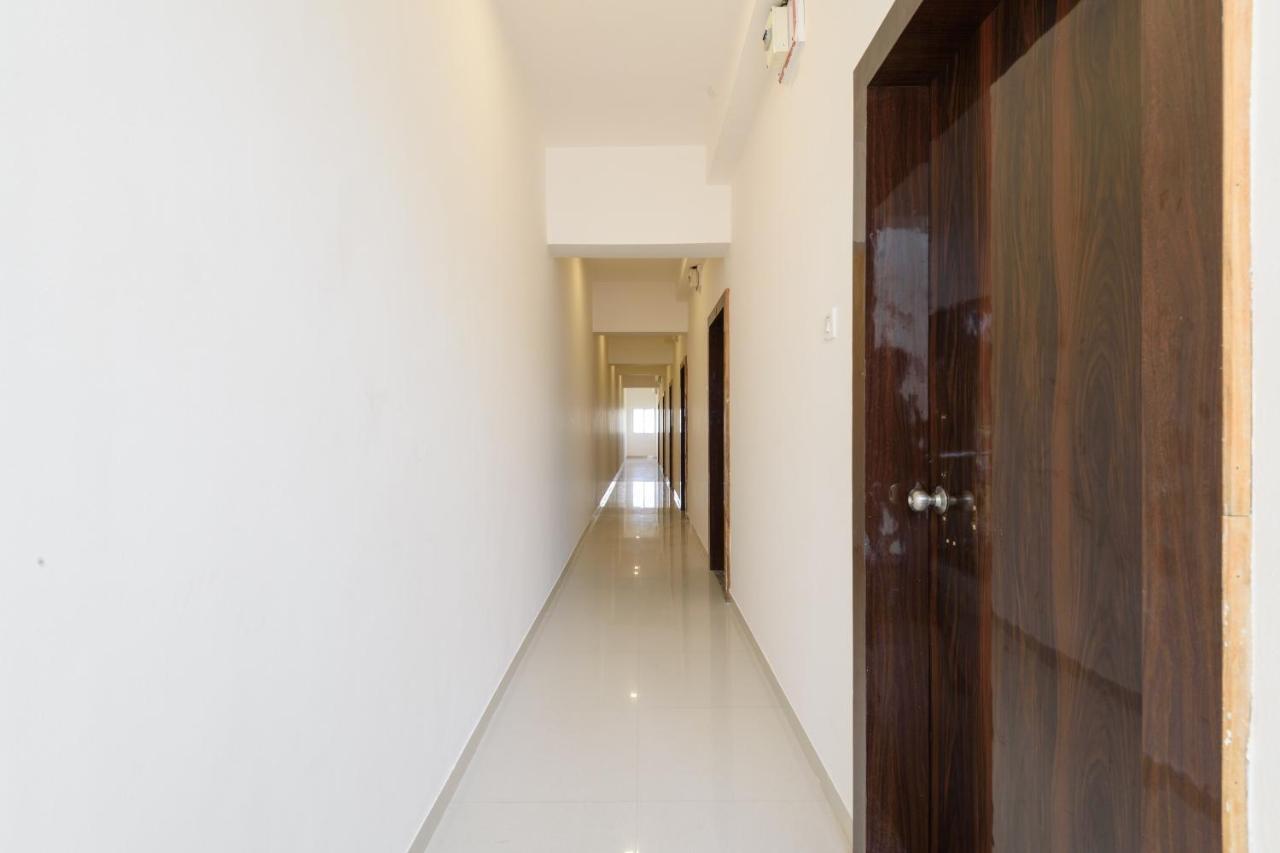 Oyo 22964 Kundan Lawns Hotel Shirdi Eksteriør billede