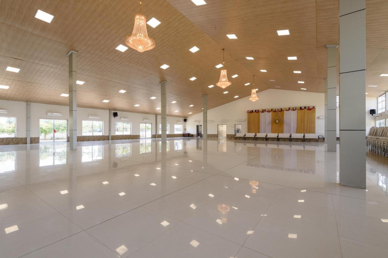 Oyo 22964 Kundan Lawns Hotel Shirdi Eksteriør billede