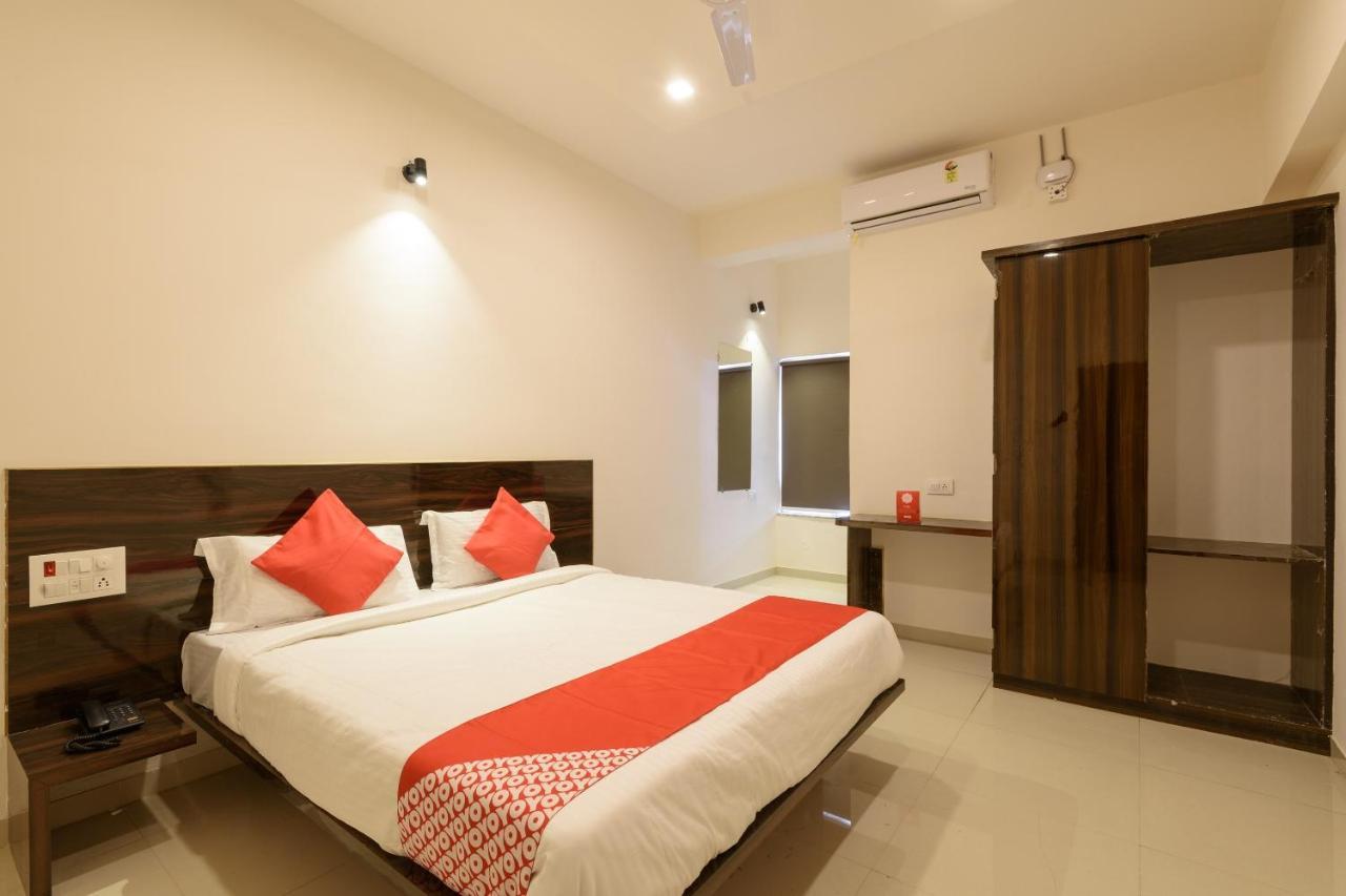 Oyo 22964 Kundan Lawns Hotel Shirdi Eksteriør billede