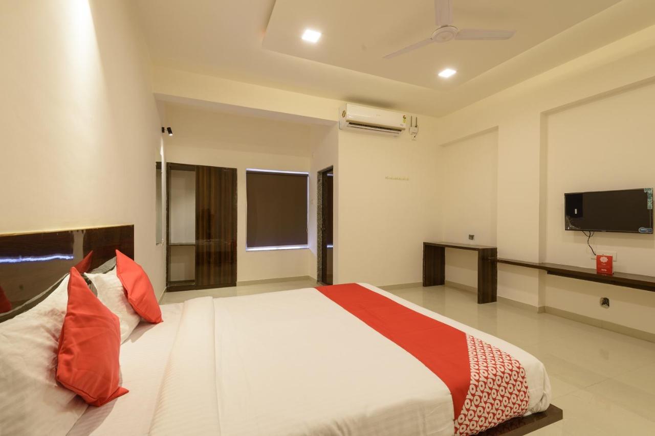 Oyo 22964 Kundan Lawns Hotel Shirdi Eksteriør billede